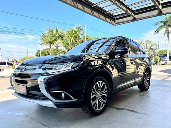 MITSUBISHI OUTLANDER 3.0 GT 4X4 V6 24V GASOLINA 4P AUTOMÁTICO
